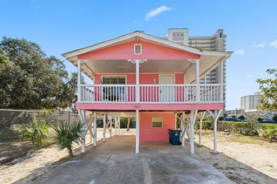 Fun cottage in a fantastic Gulf Shores location!  Close to the beach!