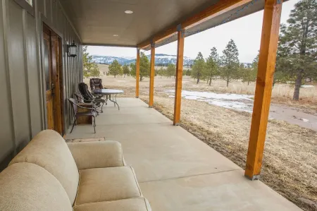 Majestic Bull Elk, Rambler, Views, Porches