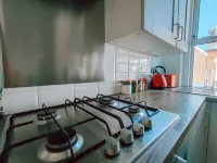 Charming Two Bedroom Apartment in Strawberry Hill Hotels in Twickenham