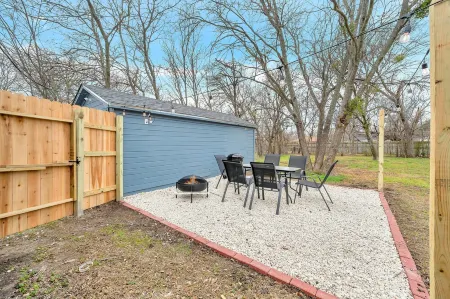 The Waco Charmer: Close to all the attractions!