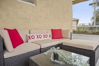 King bd / Modern Home sleeps 8 w/ private backyard 캘버리 피르스트 어셈블리 오브 가드 헤인스 시티 주변 호텔