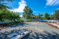 4,500 sq-ft retreat with a pool and hot tub in the middle of wine country!