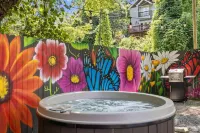 5 Min 2 Downtown Asheville w/Hot Tub!