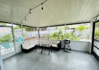 Seabreeze garden oasis, jacuzzi, golf, mins ->beaches Hotels in Pinellas Park