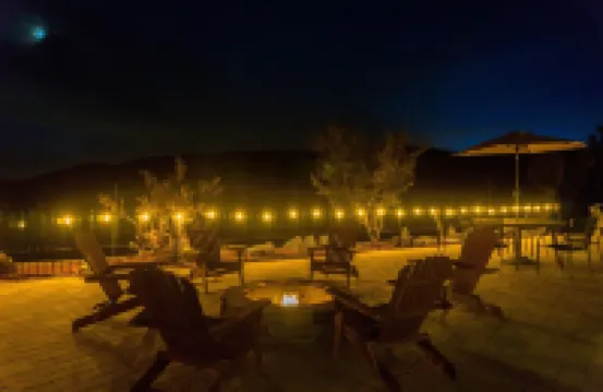 Ahwahnee Hilltop Getaway - large modern home with amazing views