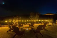 Ahwahnee Hilltop Getaway - large modern home with amazing views