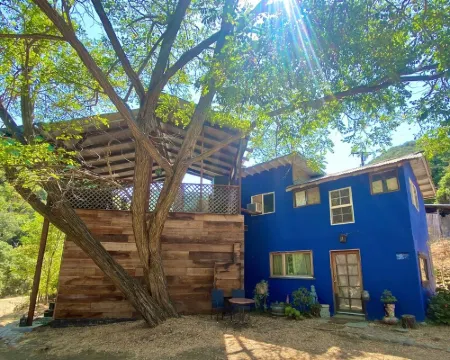 Panoramic Loft with Deck, Private Trails and Creek Hotels in Topanga