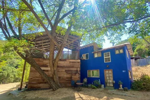 Panoramic Loft with Deck, Private Trails and Creek