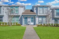 Walk to beach. Perfect for families & couples. Pool & tennis onsite.