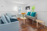 Quaint Cape Cod Cottage - 5mins to the beach, Galleries and Provincetown fun!