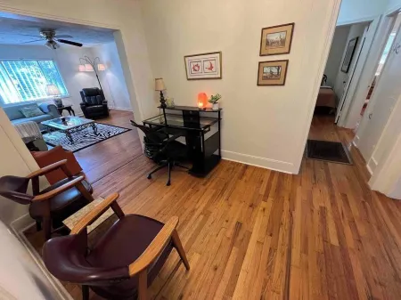 The Mockingbird Crew House - 3 Bedroom, 2 Bath Home in North Fondren