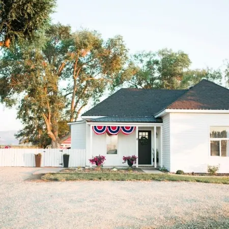 Cozy Country Farmhouse