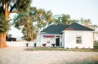 Cozy Country Farmhouse Hotels near Milner Historic Recreation Area