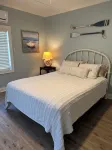 The Salty Point....a waterfront fishing cottage with kayaks, ping pong and more!
