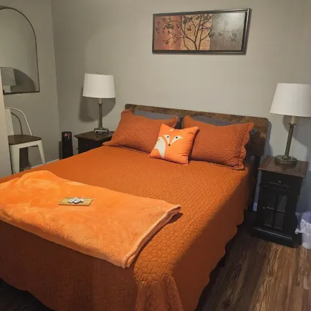 The Fox Den, 2 bdrm, walk to Purple Fiddle, near Canaan, Davis, Blackwater Falls Отели в г. Такер
