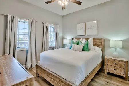 Luxurious 3 BR Condo overlooking 30A nestled between Rosemary & Alys Beach