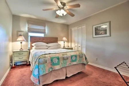 "REEL CATCH" 5 minutes from BEACH & FISHING CENTER!