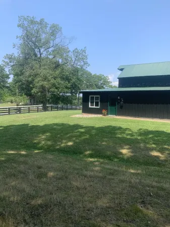 The Barn studios with a view near Monticello and wineries! Отели рядом с достопримечательностью «Монтичелло»