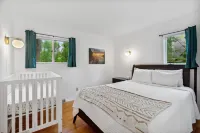 Modern A-Frame Cabin + Hot Tub + Golf Cart. Amenities Galore!