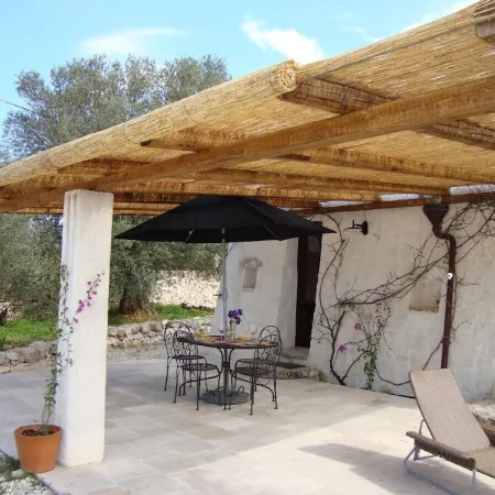 Beautiful hilltop Trulli w/ POOL & A/C in almond & olive grove - TrulliVistas