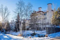 Family Friendly- Multiple En-Suites, 2 Patios, Private Grill, Quick Walk to Base