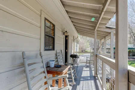 A cozy cabin right in the heart of Maggie Valley!