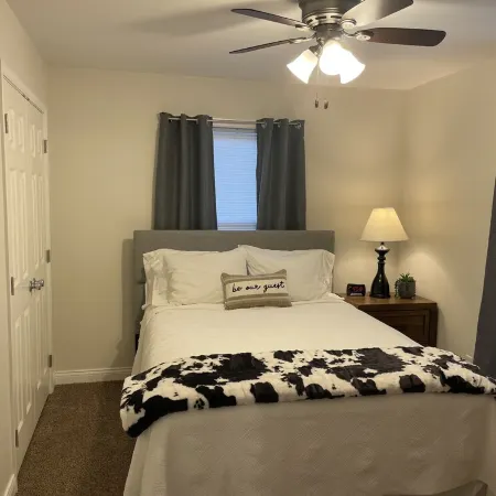 Cozy East Side Condo in Washington close to City Park and Hospital