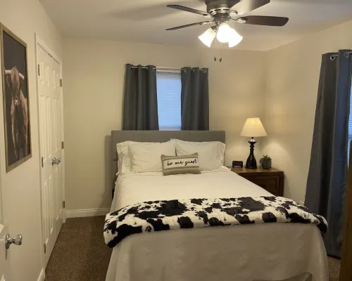Cozy East Side Condo in Washington close to City Park and Hospital Hotels in Daviess County