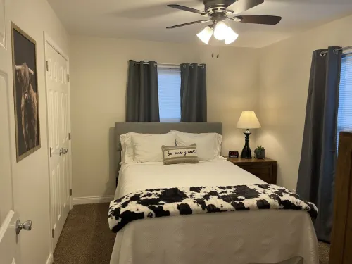 Cozy East Side Condo in Washington close to City Park and Hospital