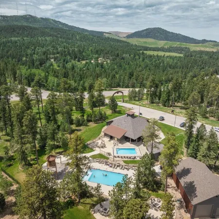 Big Sky, Garage Access, Hot tub, Wifi, Fully Paved Roads in New Development