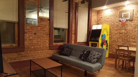 Night Owl 4W DOWNTOWNoptional paid parking upon request)