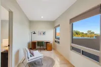 Arnoldo, 5 Bedroom 4 full baths, pool, hot tub, views