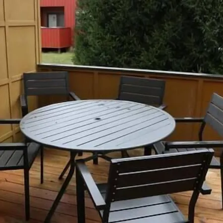 Athens city townhouse, 3 bedrooms, 2.5 baths, FREE Wi-Fi, FREE Parking, Deck, 18 Отели в г. Атенс