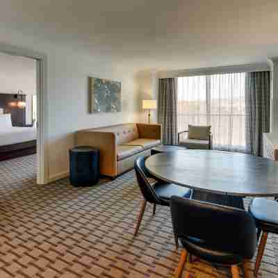The Chattanoogan Hotel, Curio Collection by Hilton Rooms