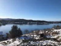 2 bed Apartment, Waterfront Views, 5 Mins From Shops & Restaurants