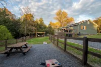 Modern~OutdoorCinema~HotTub~EVSE - Træningscentre