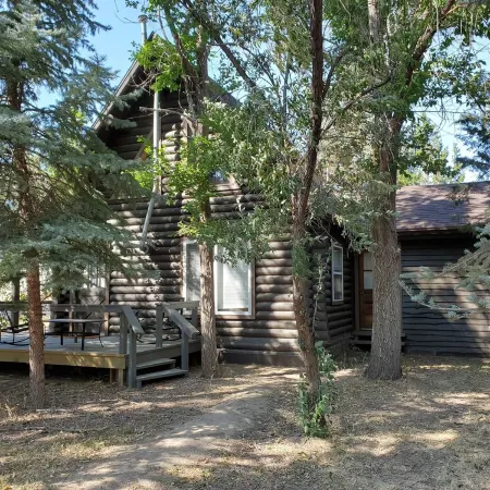 Glendo Log Home Close to Lake