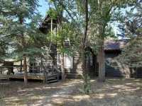 Glendo Log Home Close to Lake