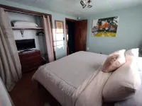 Farmhouse w/hottub room close to slopes & shores! Hotels in Clearwater Township