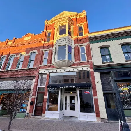NEW Beautiful Downtown Historic 3 bedroom apartment on iconic Pearl Street