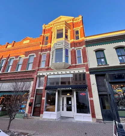 NEW Beautiful Downtown Historic 3 bedroom apartment on iconic Pearl Street