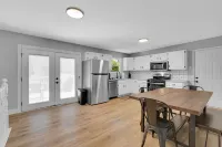 Centrally located, spacious 4 bdrm, on quiet Ct Hotels in O'Fallon