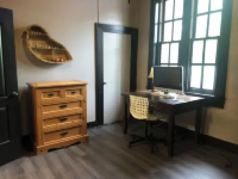 Night Owl 2E  Fun Apartment in Downtown Eureka Springs w/optional paid parking!