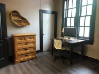 Night Owl 2E  Fun Apartment in Downtown Eureka Springs w/optional paid parking!