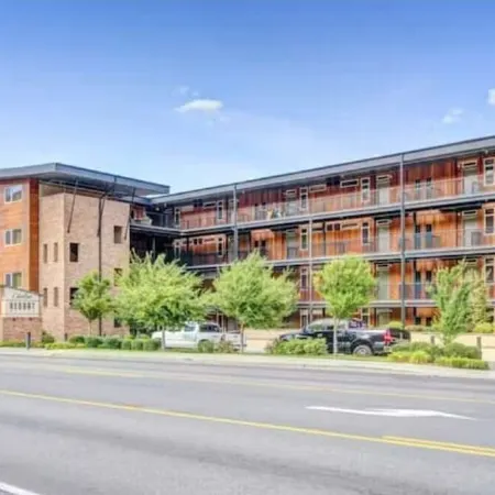 Deluxe View 2 Bedroom Chelan View Condo w/Extra Parking