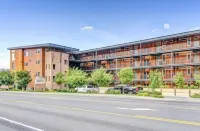 Deluxe View 2 Bedroom Chelan View Condo w/Extra Parking