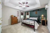 Charming 2-bedroom cottage in lovely Madison with WiFi, AC