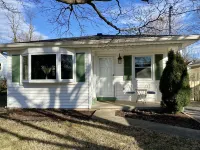 Leesburg Hideaway- King Bed + Private Backyard