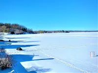 New-First Floor Lakefront, 160 ft Dock, 2 Minutes to Browns Beach & Restaurants!