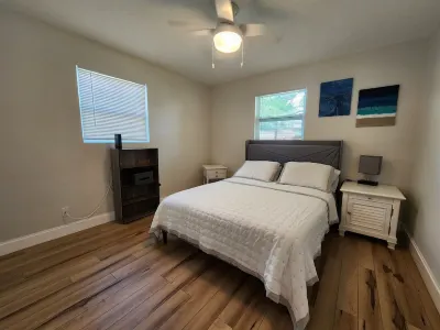 Updated Home in Clearwater, Close to Beaches! Hotels near Clearwater,Fl- St. Petersburg (STP)